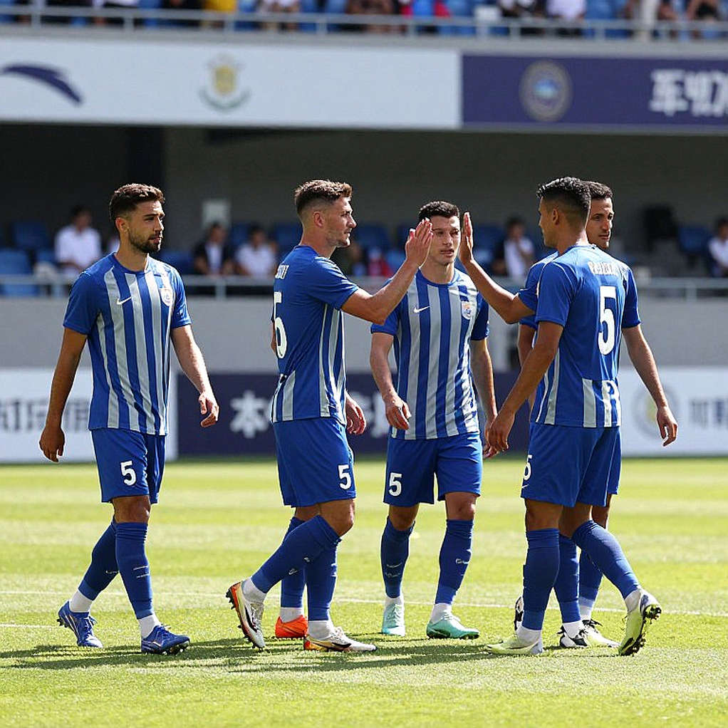 V.League và khán đài trống: Khi bóng đá Việt Nam chưa học được cách hát về thất bại