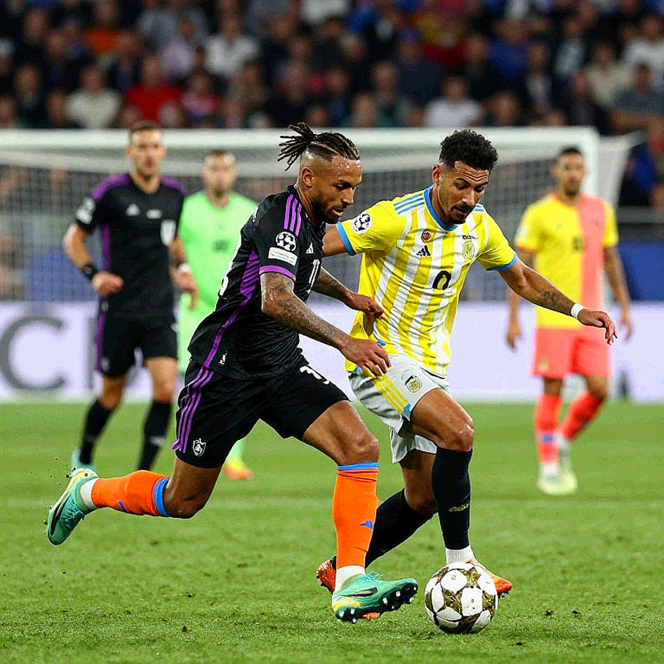 Long An 0-0 Thép Cần Thơ: cáp đèn pha bị cắt, giờ bóng lăn đổi và một điểm không làm ai nhẹ lòng