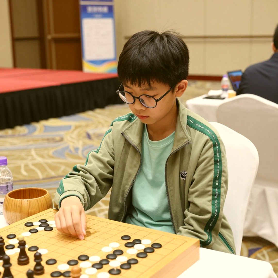 Lưỡi lê 9.b4 và nước đáp 9...a5: bóc tách một học liệu khai cuộc Phòng thủ Ấn Độ Vua
