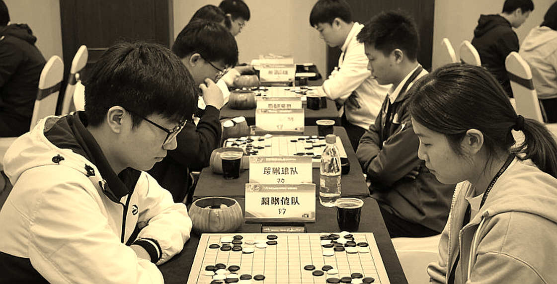 ChessBase Magazine số 225: lời hứa mang tên Bent Larsen, Prague 2026 và giá trị thật của một sản phẩm huấn luyện