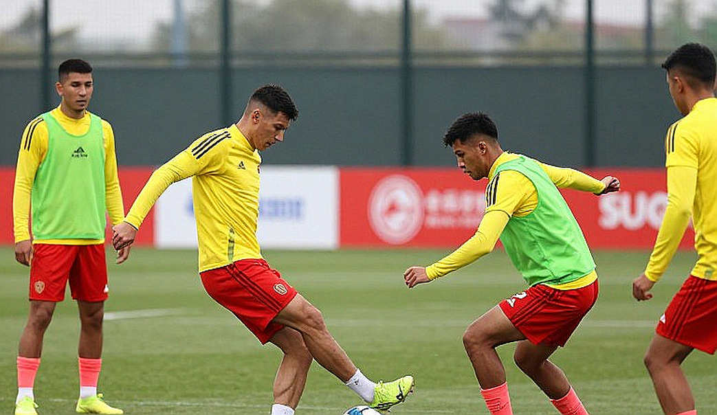 Chơi bóng từ tuyến dưới bằng lòng tin: Israel Reyes và bài kiểm tra của Mexico trước Peru Chơi bóng từ tuyến dưới bằng lòng tin: Israel Reyes và bài kiểm tra của Mexico trước Peru