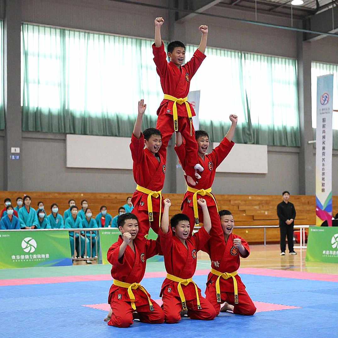 Đêm Tán Thủ Việt–Trung Ở Thâm Quyến: Bên Trong Phòng Thay Đồ, Bảng Điểm Không Kể Hết